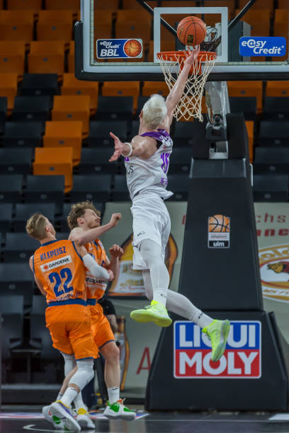 并以此表现 并以此表现